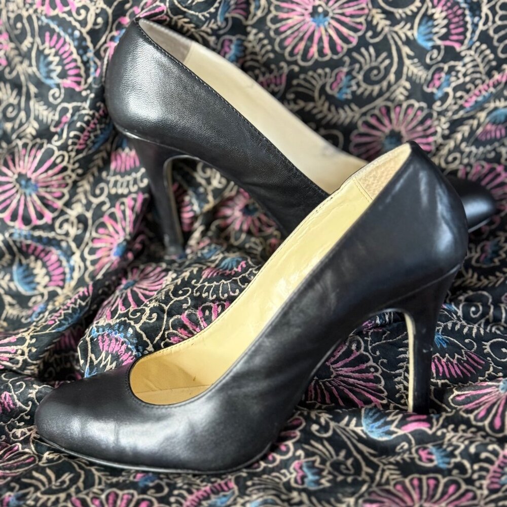 Max Studio Black fine Leather Stiletto Pump 9.5